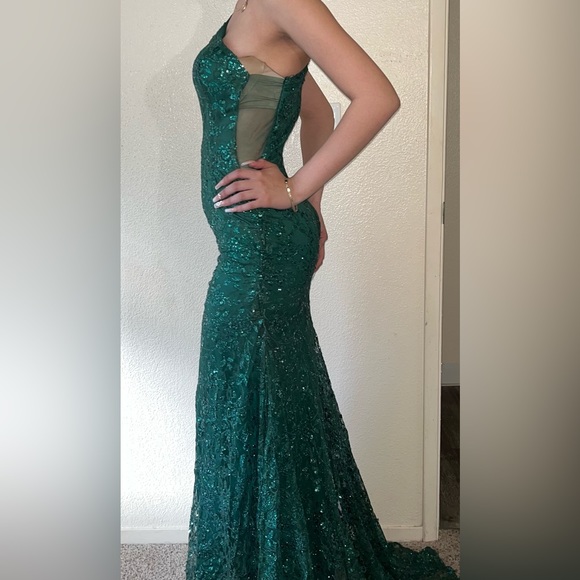 Emerald Green Dress. - Picture 2 of 3